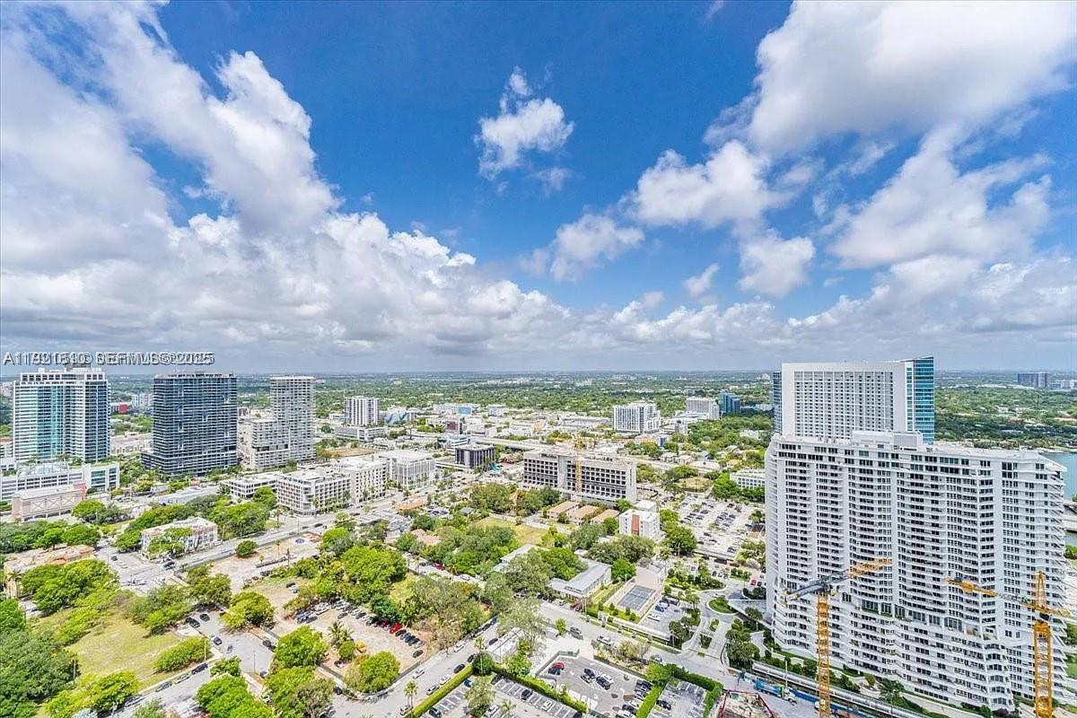 650 NE 32nd St #3808, Miami FL 33137