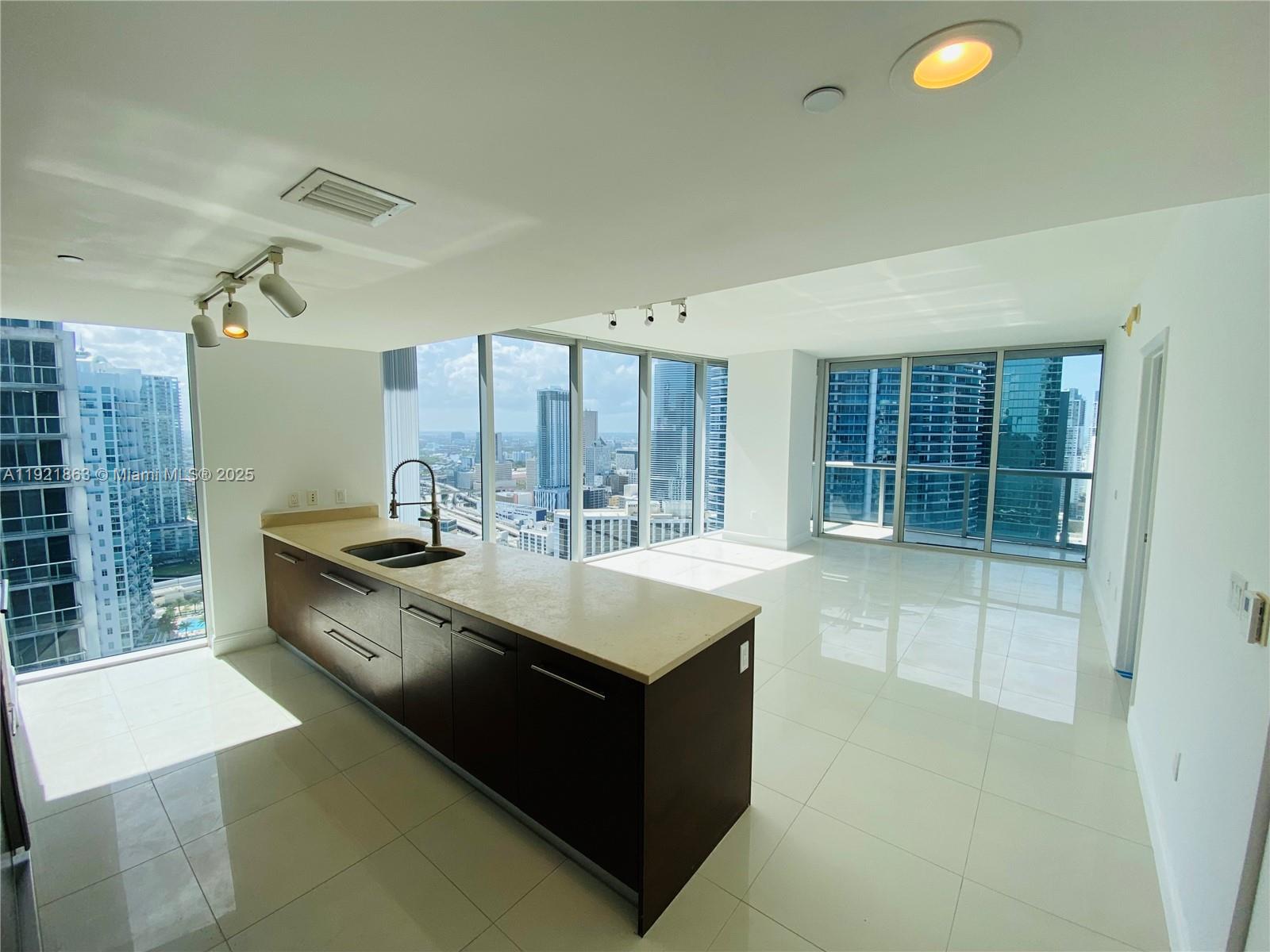 475 Brickell Ave #3715, Miami FL 33131