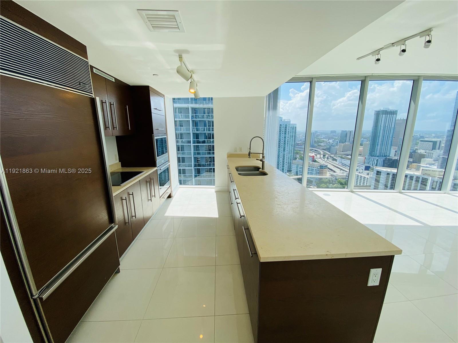475 Brickell Ave #3715, Miami FL 33131