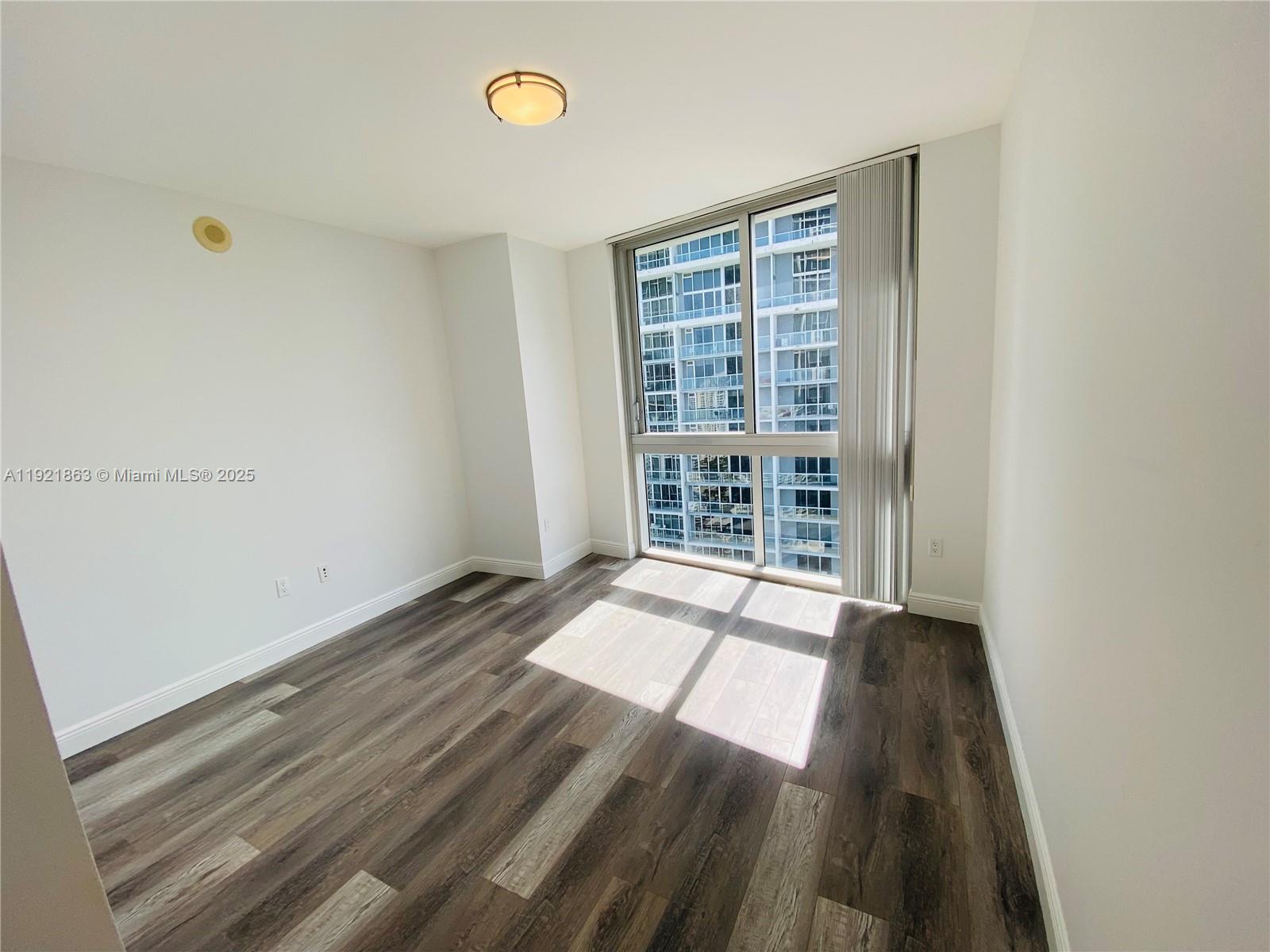 475 Brickell Ave #3715, Miami FL 33131