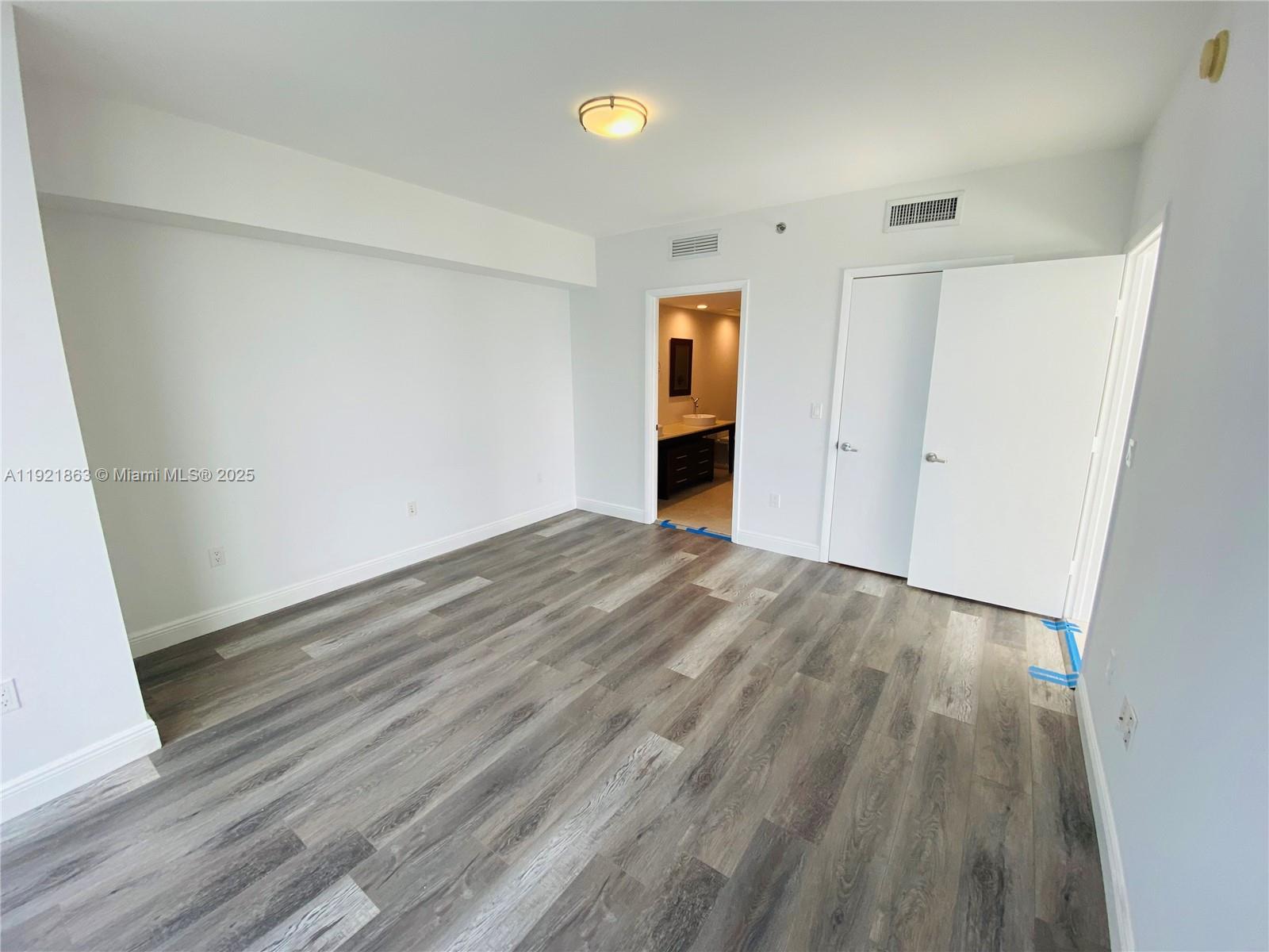 475 Brickell Ave #3715, Miami FL 33131