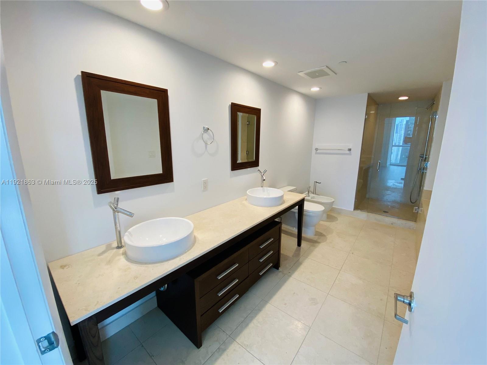 475 Brickell Ave #3715, Miami FL 33131