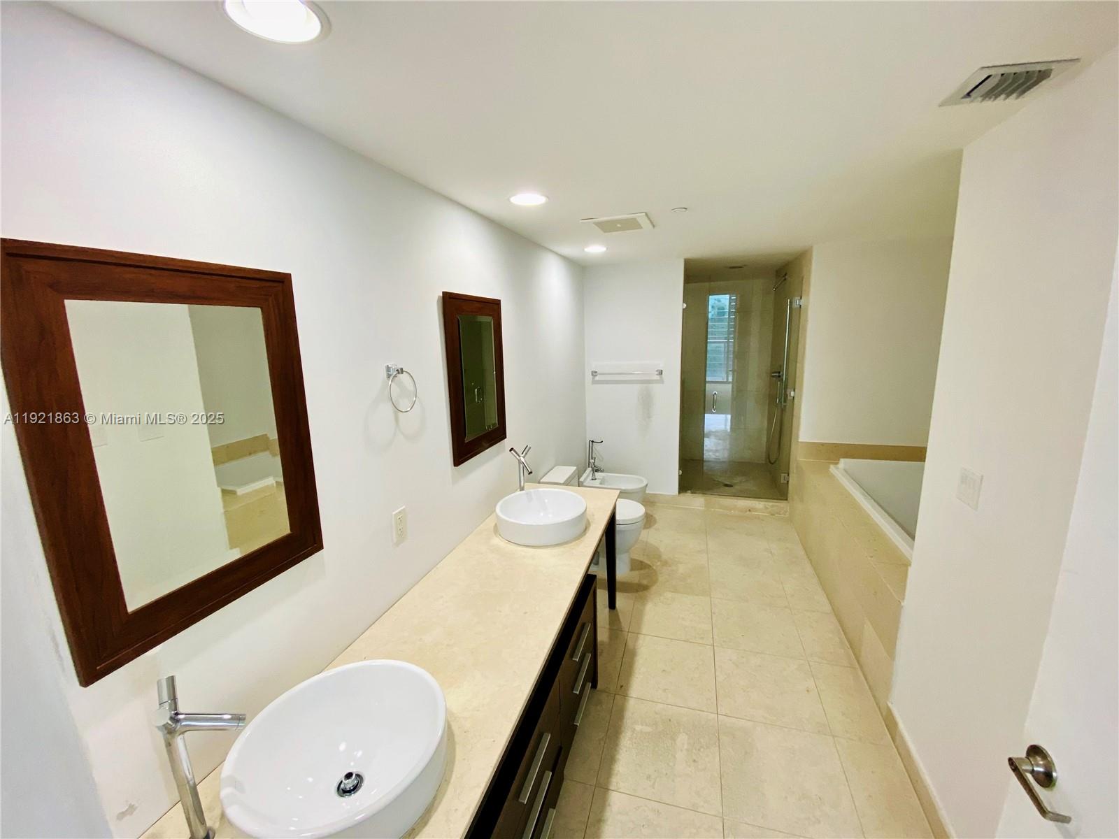 475 Brickell Ave #3715, Miami FL 33131