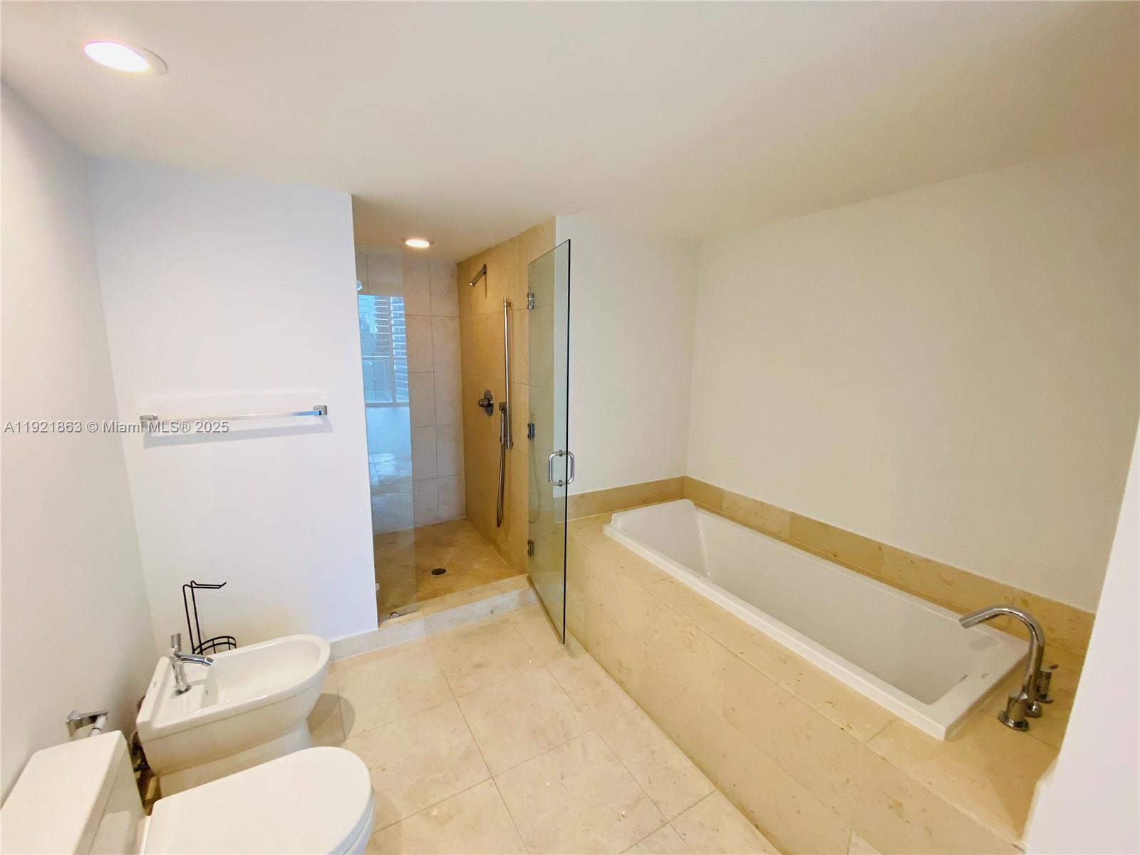475 Brickell Ave #3715, Miami FL 33131