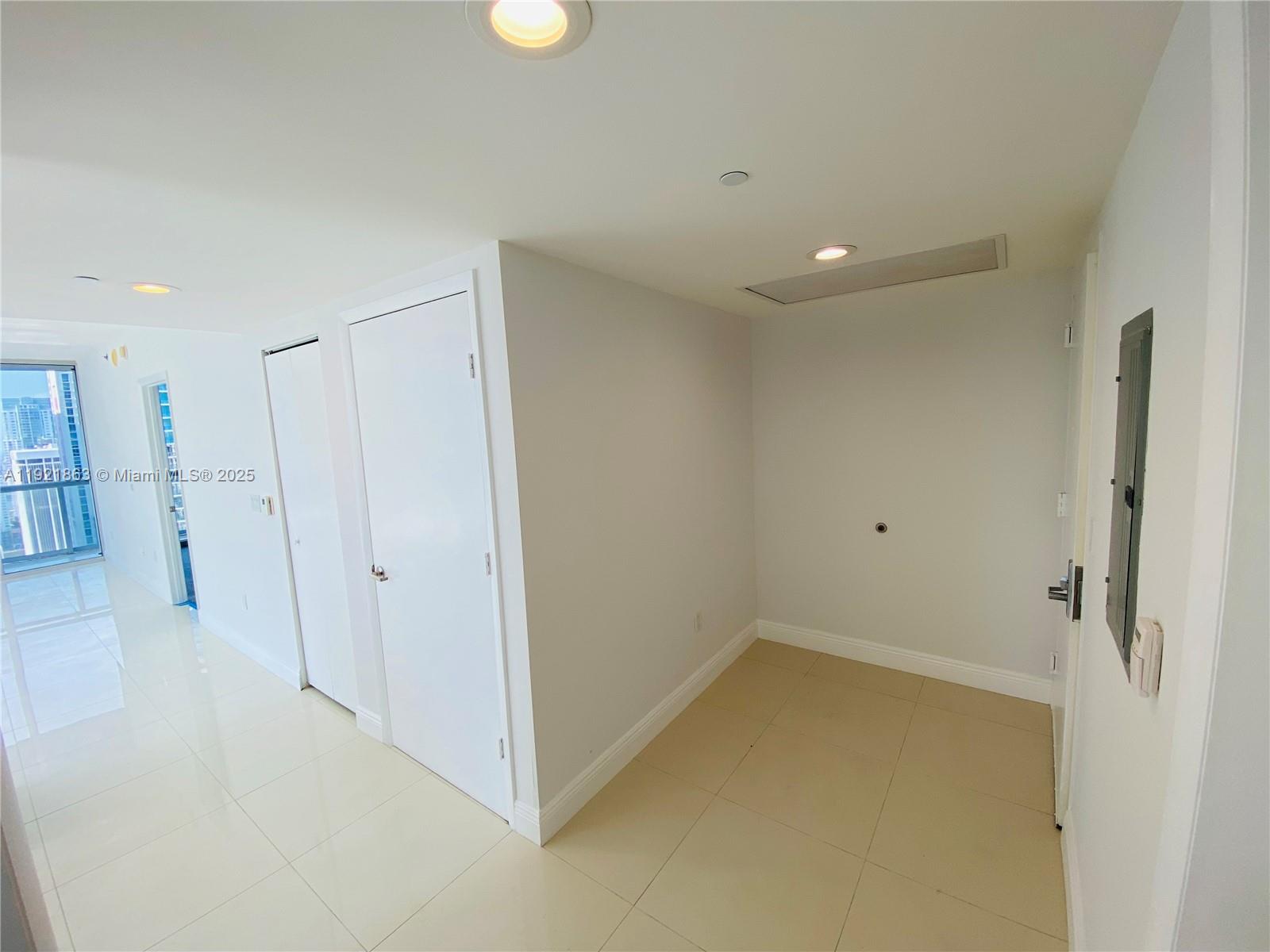 475 Brickell Ave #3715, Miami FL 33131