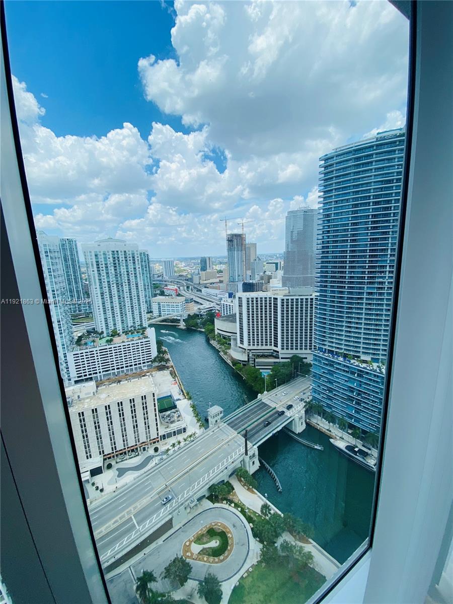 475 Brickell Ave #3715, Miami FL 33131