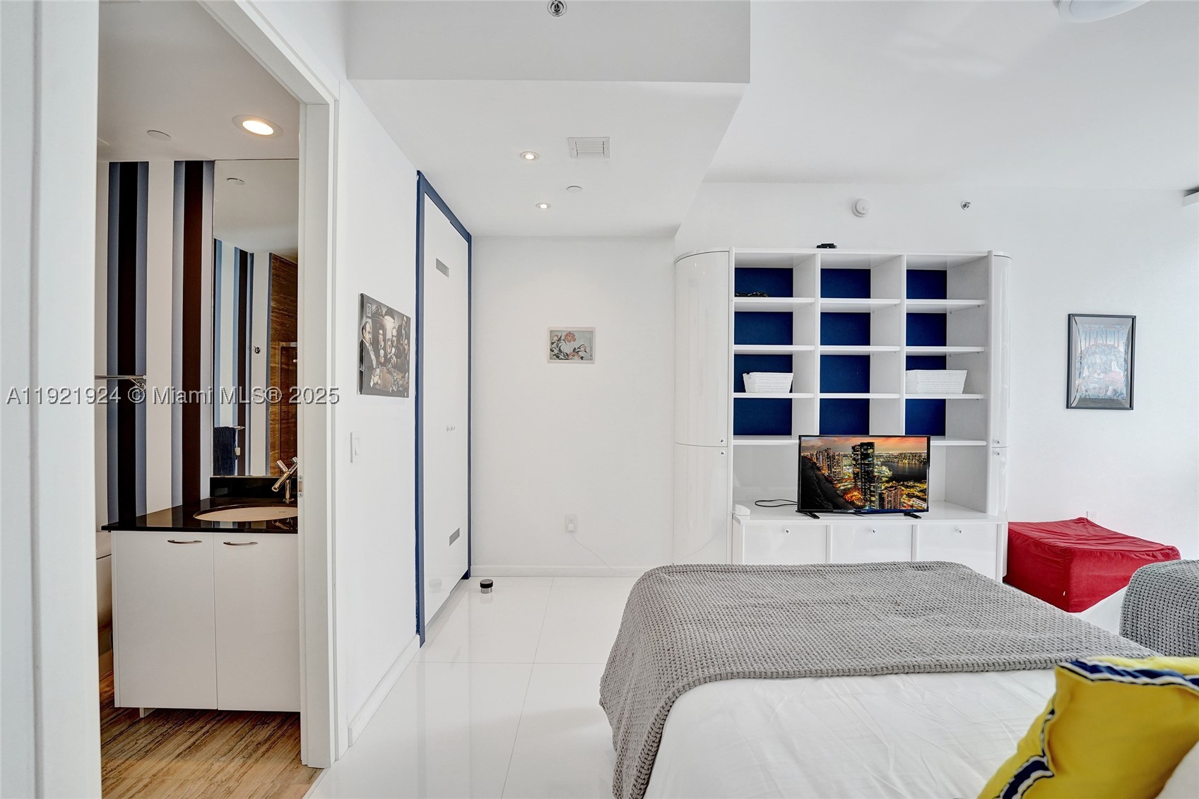 15811 Collins Ave #1601, Sunny Isles Beach FL 33160