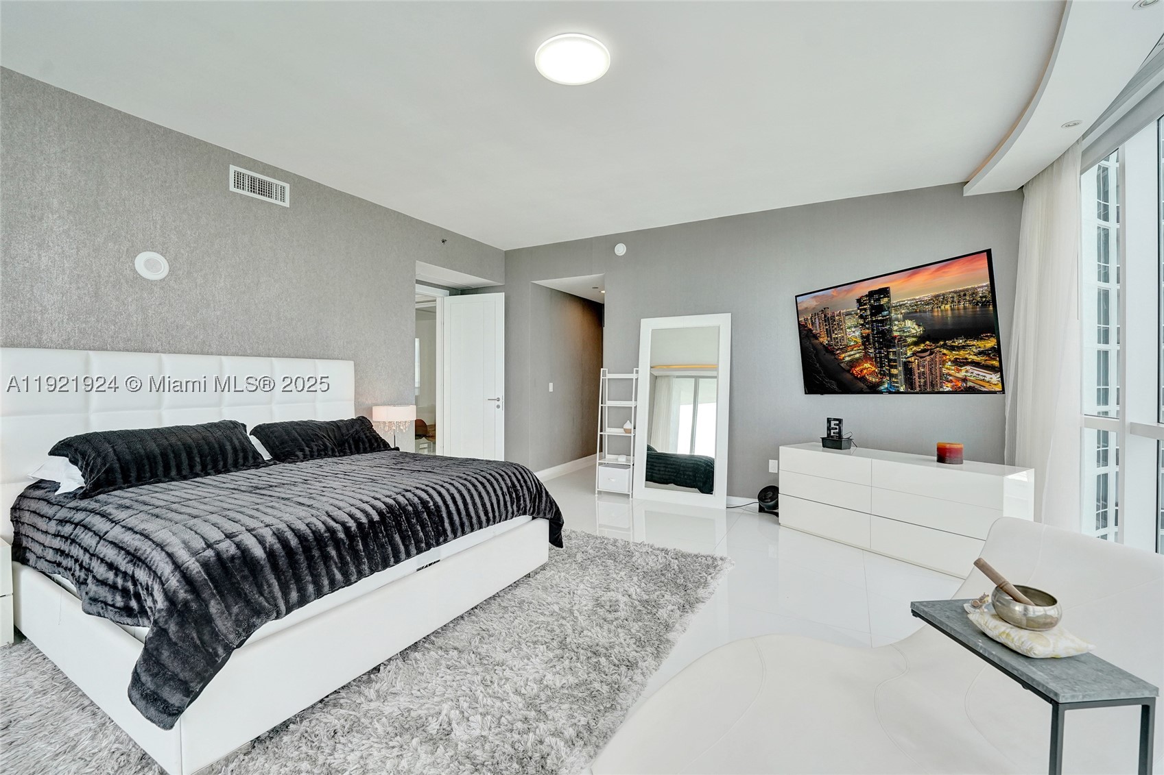 15811 Collins Ave #1601, Sunny Isles Beach FL 33160
