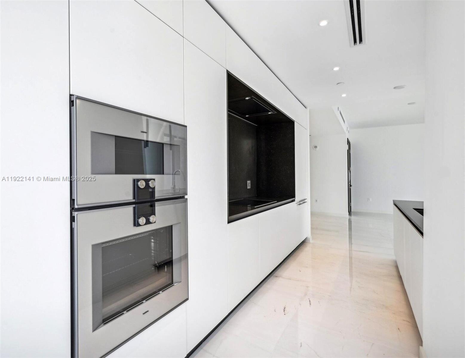 300 S Biscayne Boulevard Way #1907W, Miami FL 33131