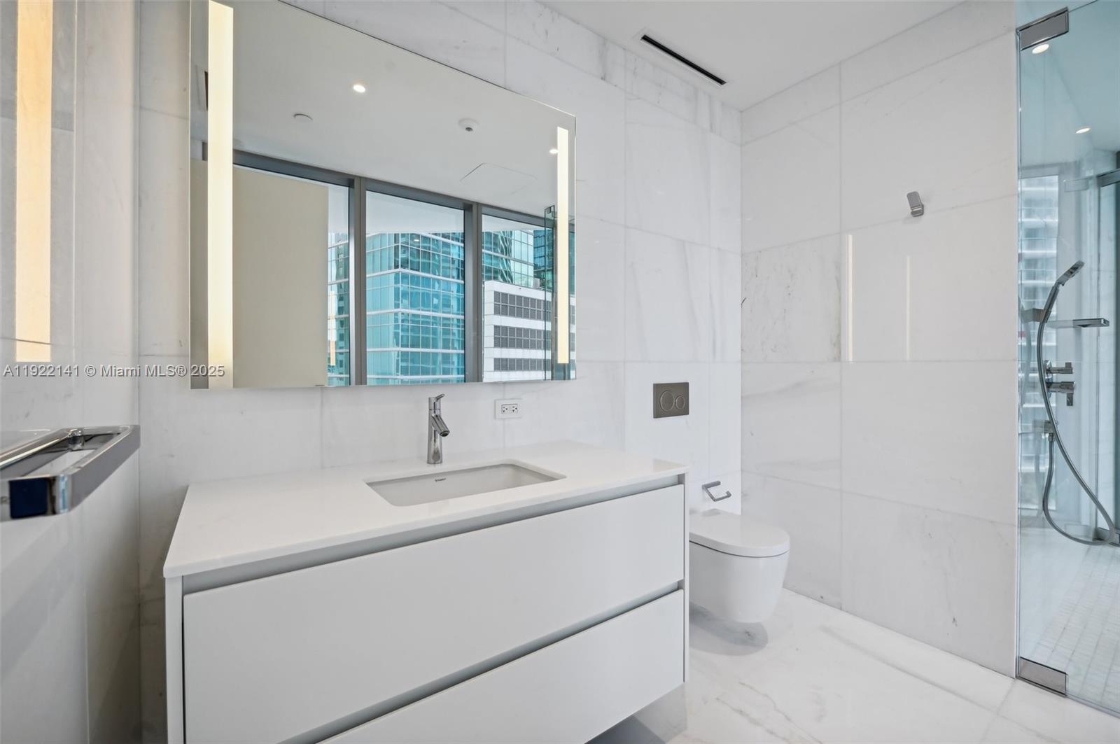 300 S Biscayne Boulevard Way #1907W, Miami FL 33131