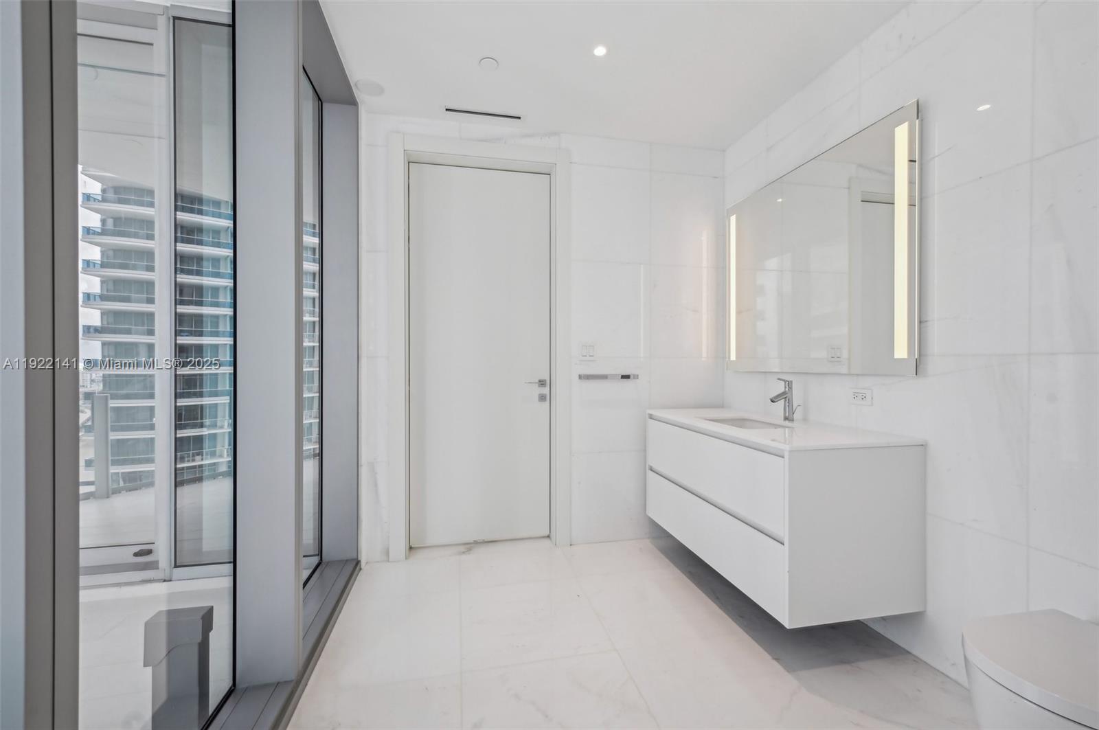300 S Biscayne Boulevard Way #1907W, Miami FL 33131