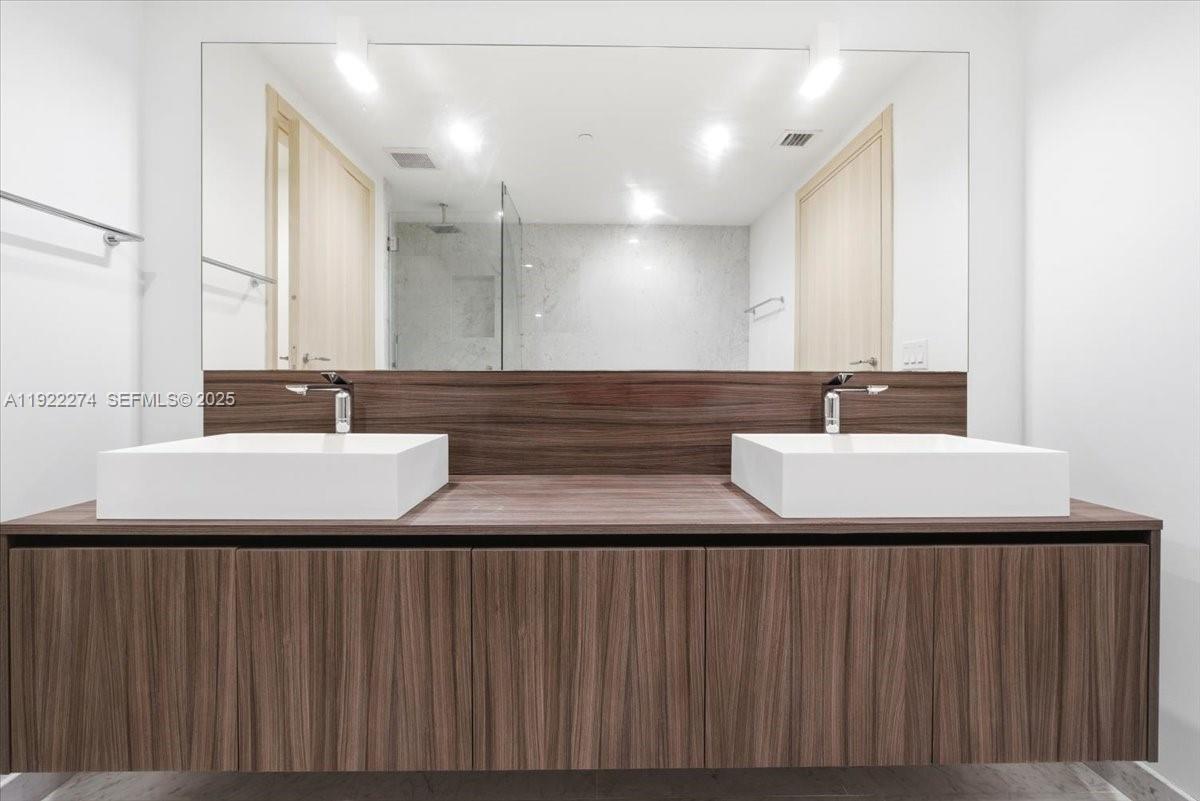 1000 Brickell Plz #3211, Miami FL 33131