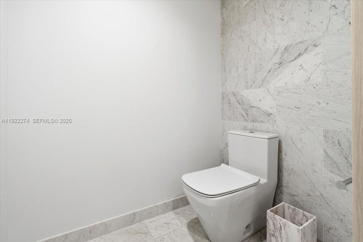 1000 Brickell Plz #3211, Miami FL 33131