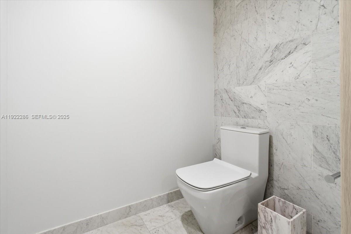 1000 Brickell Plz #3211, Miami FL 33131
