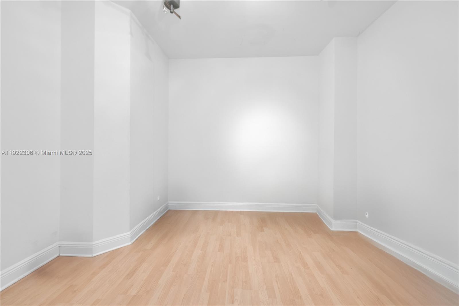 21050 Point Pl #2001, Aventura FL 33180