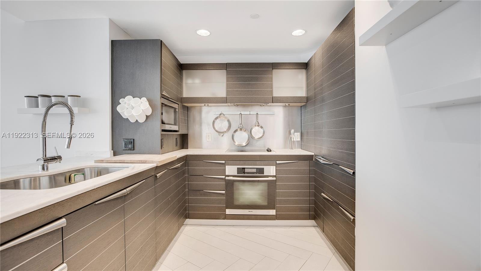200 Biscayne Boulevard Way #3504, Miami FL 33131