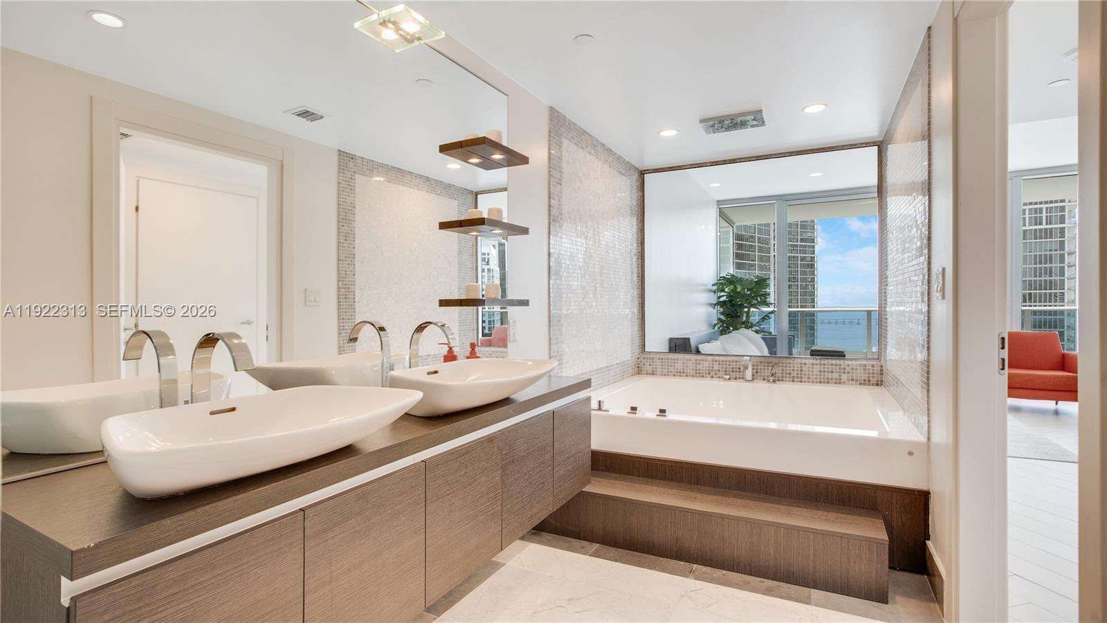 200 Biscayne Boulevard Way #3504, Miami FL 33131