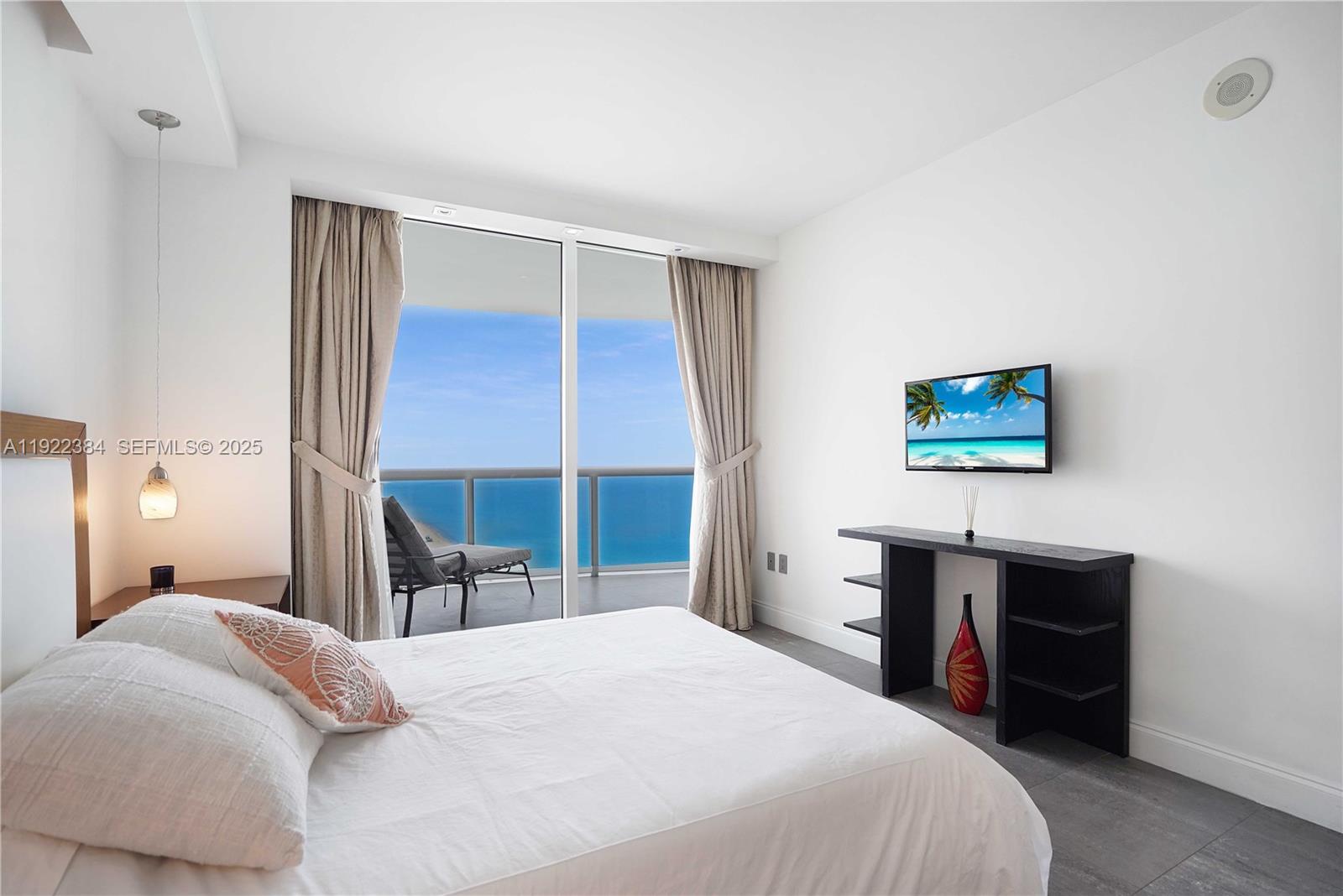 6365 Collins Ave #2711, Miami Beach FL 33141