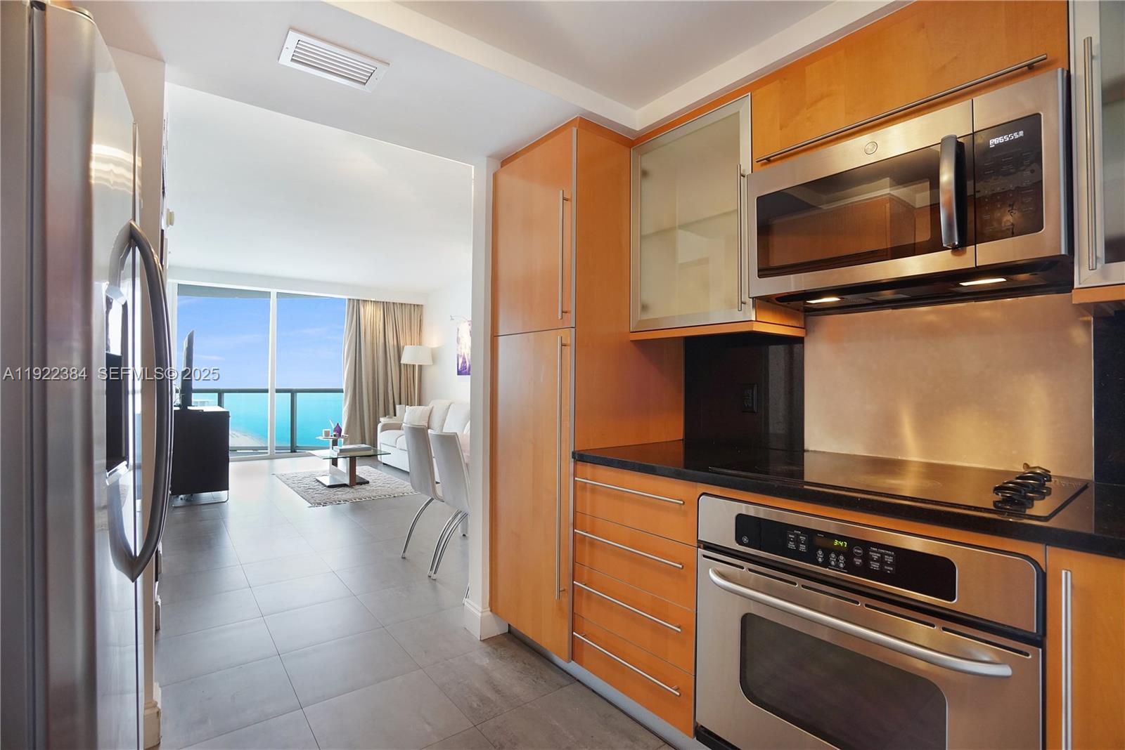 6365 Collins Ave #2711, Miami Beach FL 33141