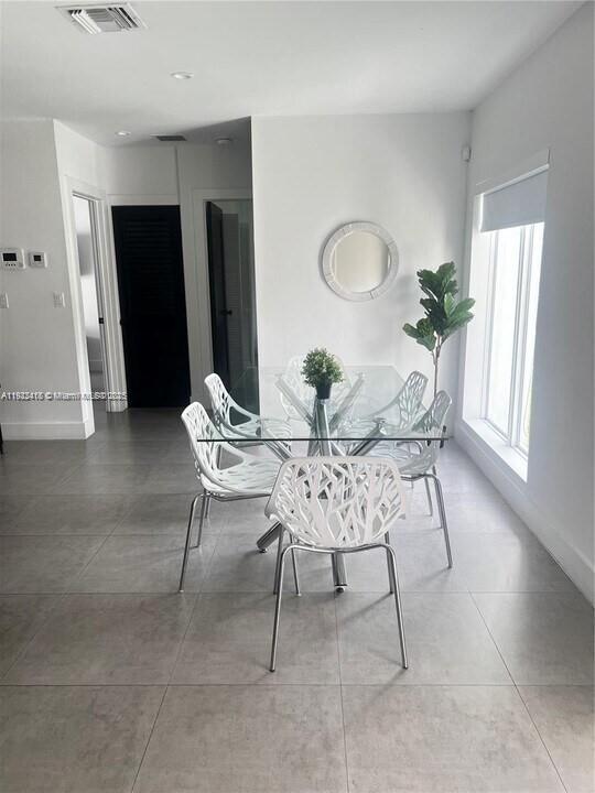 15 NW 52nd St, Miami FL 33127