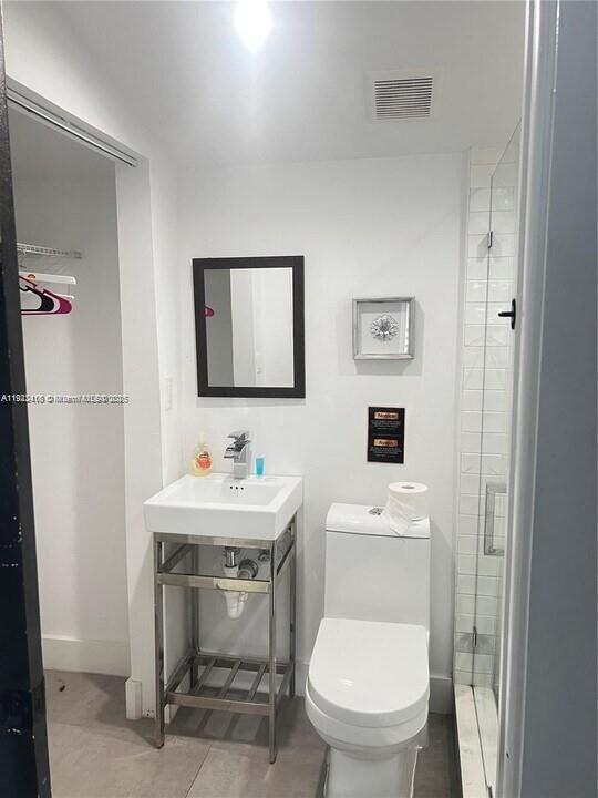 15 NW 52nd St, Miami FL 33127
