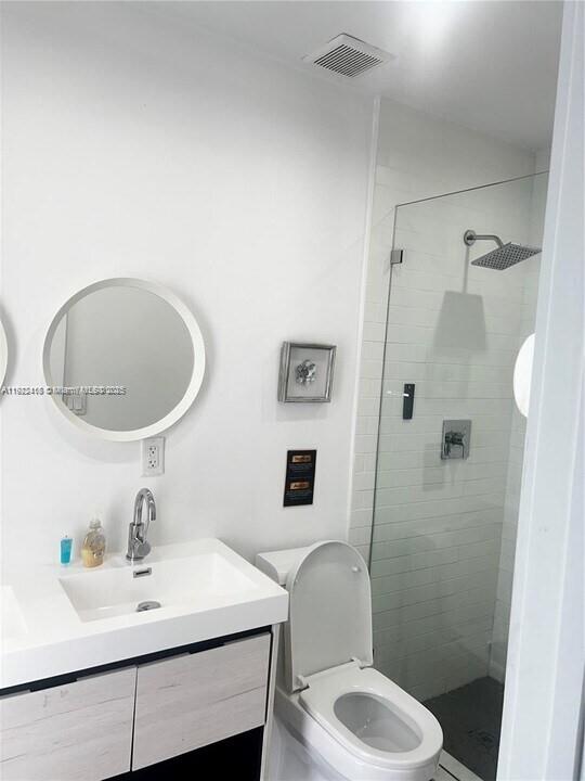 15 NW 52nd St, Miami FL 33127