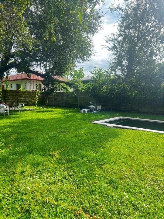 15 NW 52nd St, Miami FL 33127