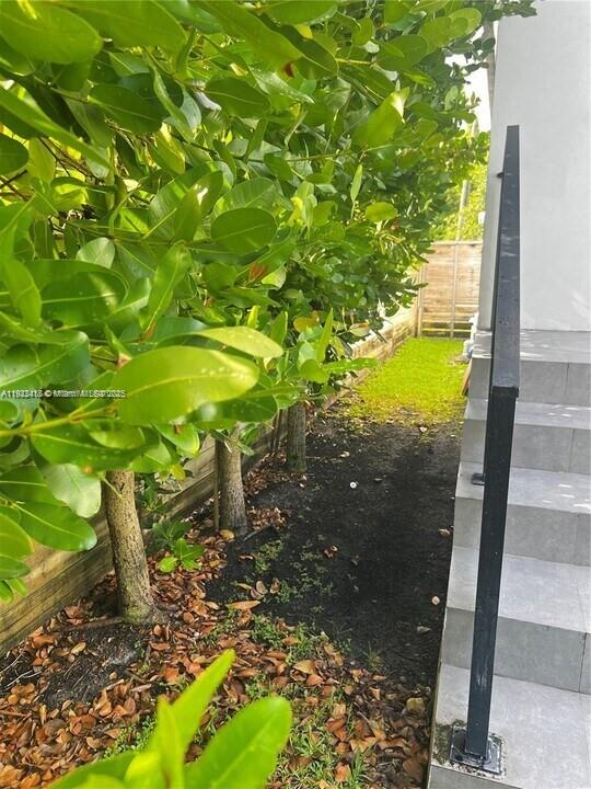 15 NW 52nd St, Miami FL 33127