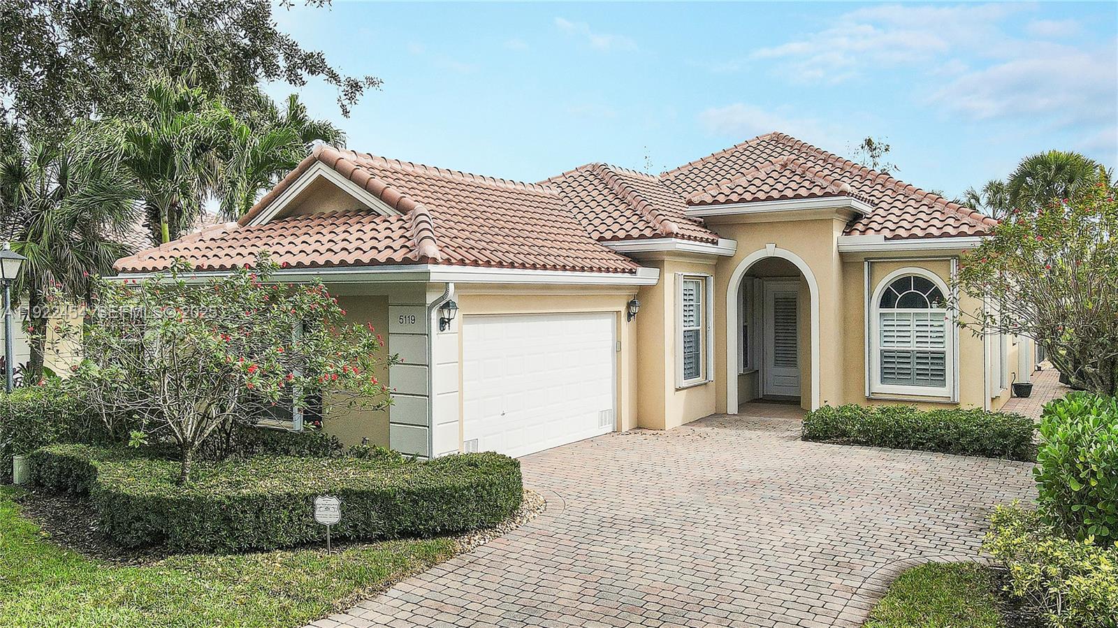 5119 Magnolia Bay Cir, Palm Beach Gardens FL 33418