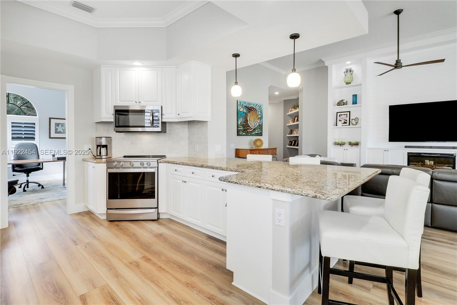 5119 Magnolia Bay Cir, Palm Beach Gardens FL 33418