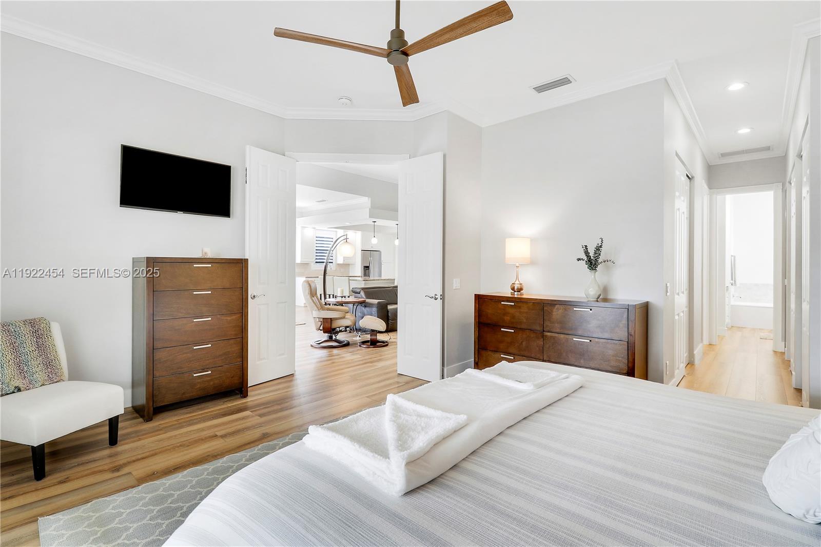 5119 Magnolia Bay Cir, Palm Beach Gardens FL 33418
