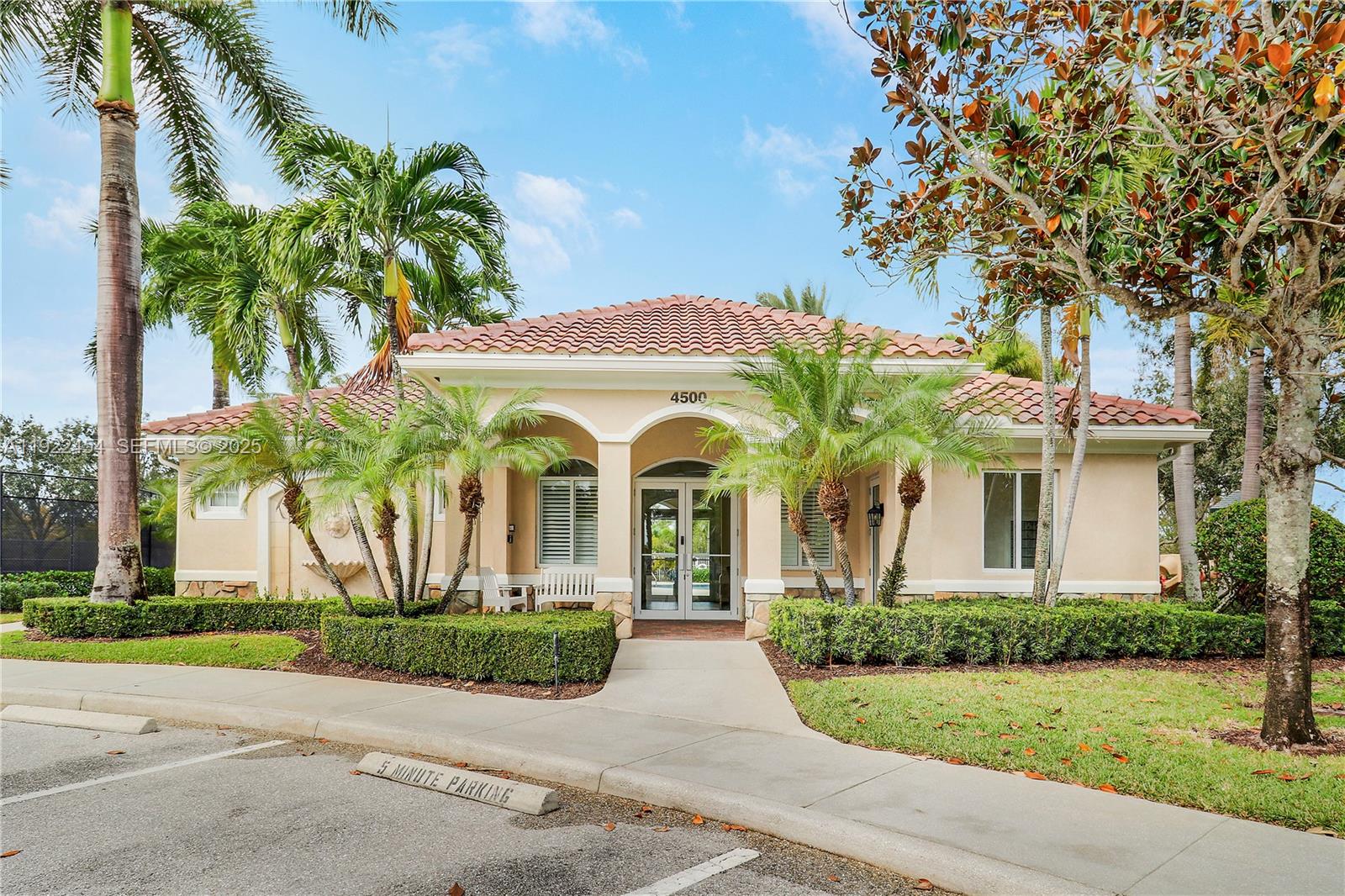 5119 Magnolia Bay Cir, Palm Beach Gardens FL 33418