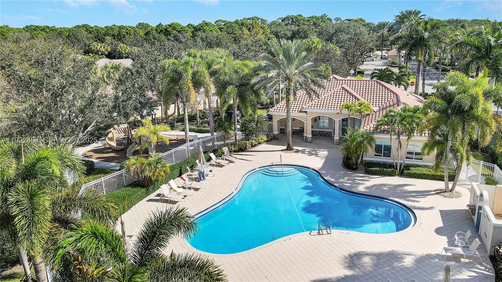 5119 Magnolia Bay Cir, Palm Beach Gardens FL 33418