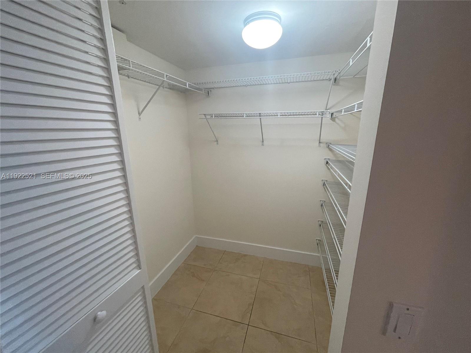 41 SE 5th St #914, Miami FL 33131