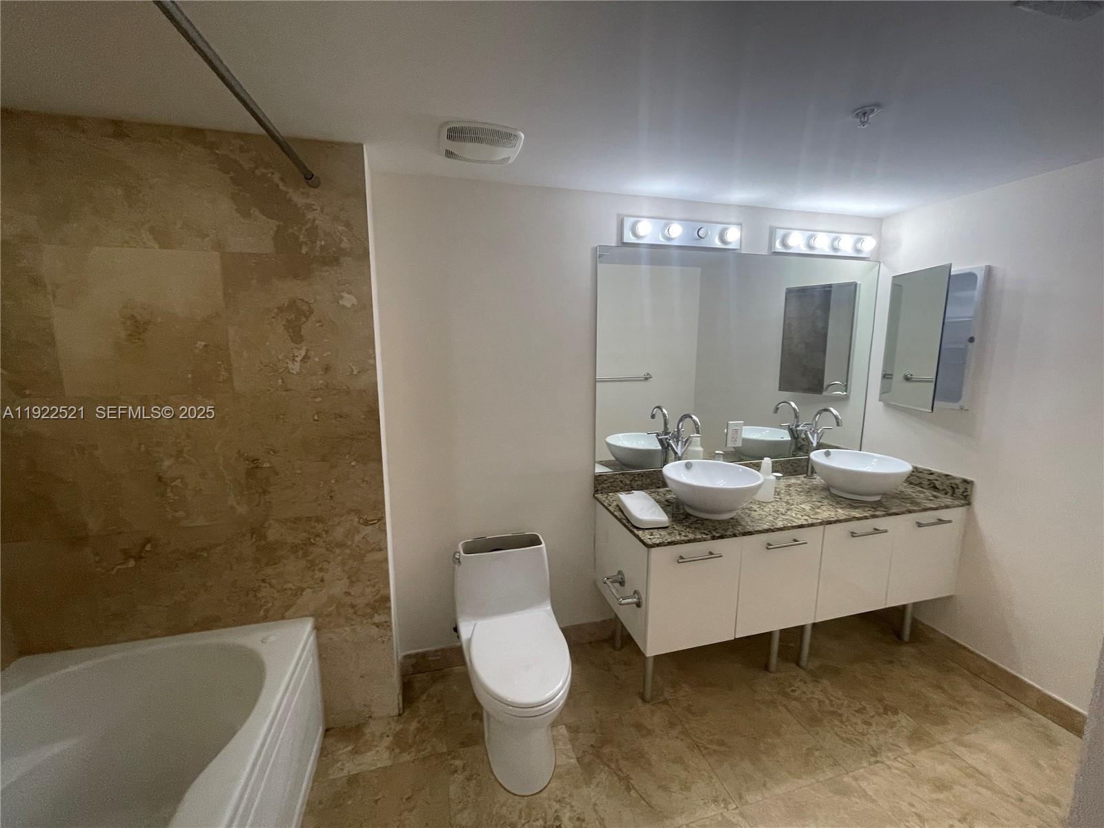 41 SE 5th St #914, Miami FL 33131