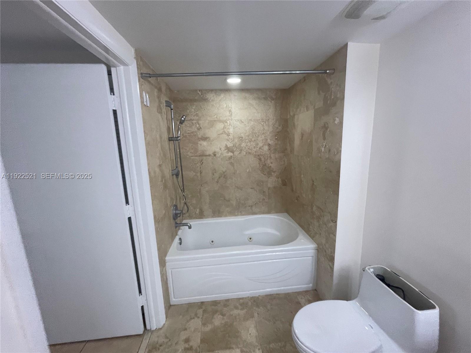 41 SE 5th St #914, Miami FL 33131