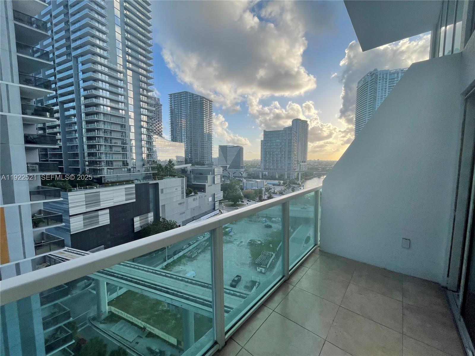 41 SE 5th St #914, Miami FL 33131