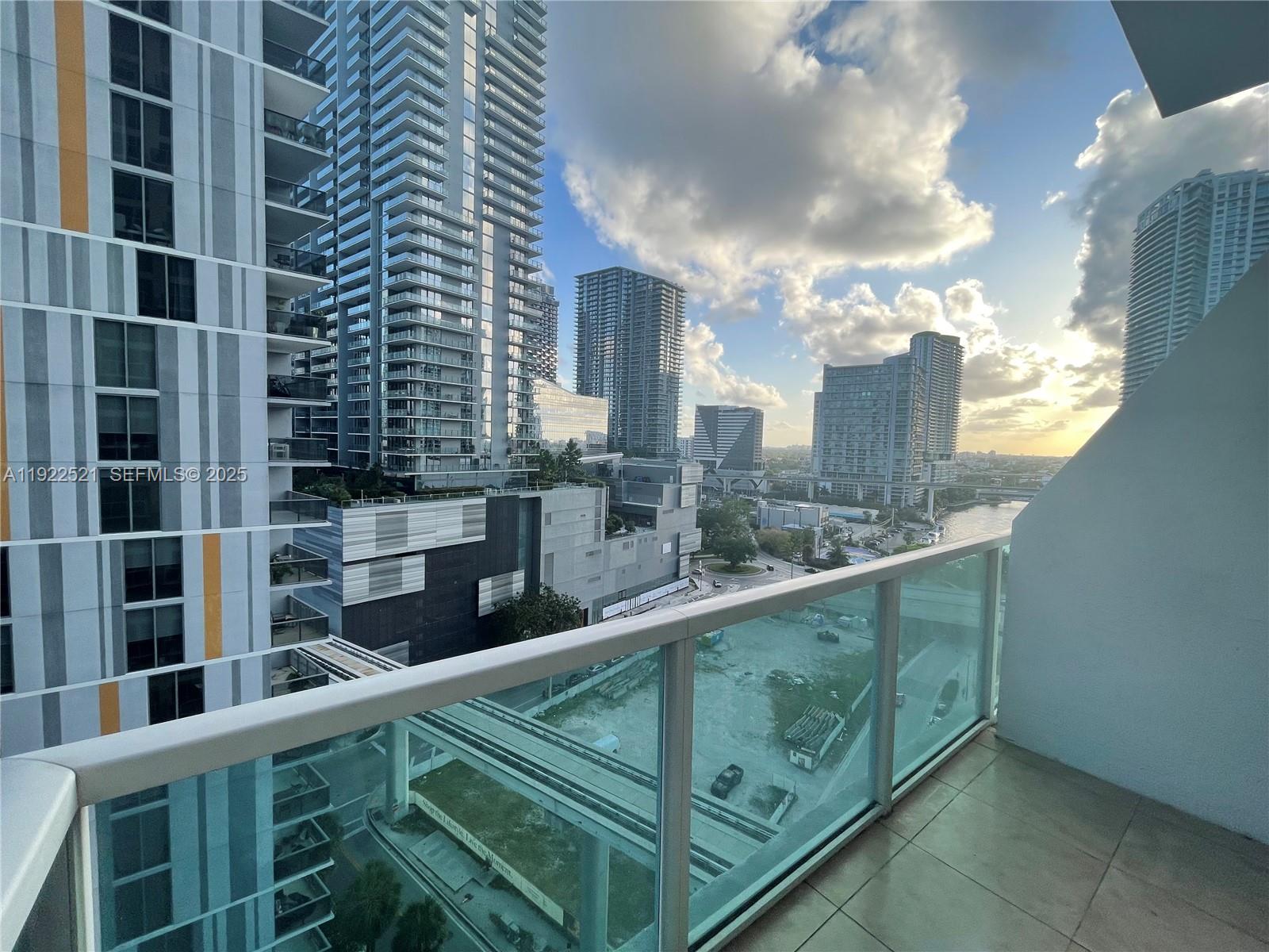 41 SE 5th St #914, Miami FL 33131