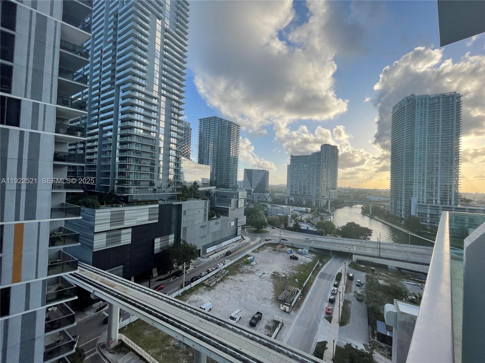 41 SE 5th St #914, Miami FL 33131