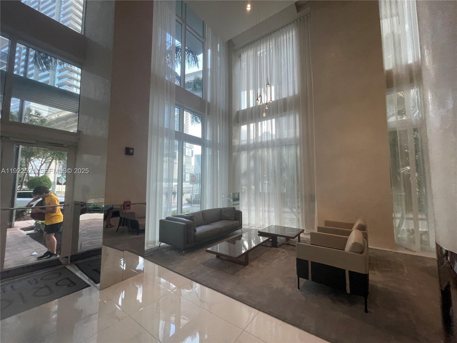41 SE 5th St #914, Miami FL 33131