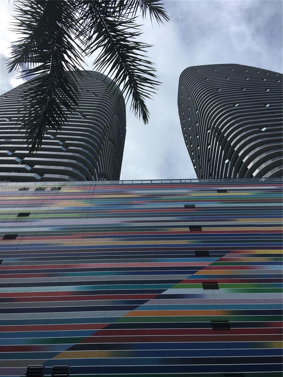 55 SW 9th St #4005, Miami FL 33130