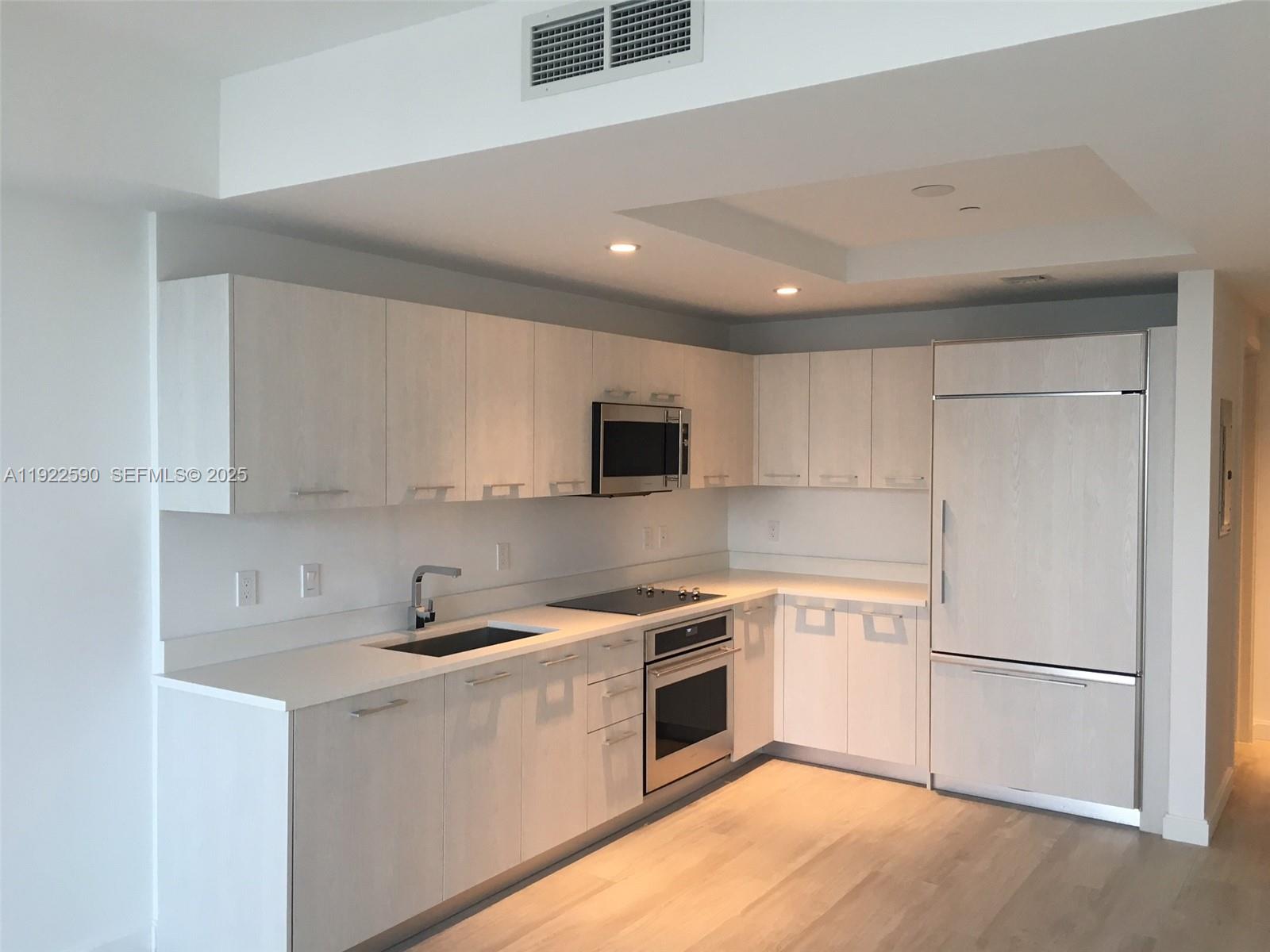 55 SW 9th St #4005, Miami FL 33130