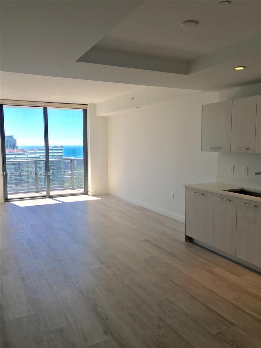55 SW 9th St #4005, Miami FL 33130