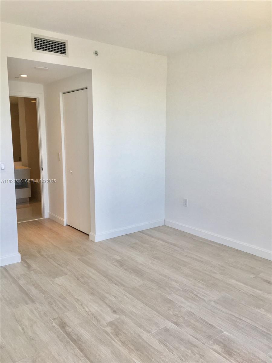 55 SW 9th St #4005, Miami FL 33130