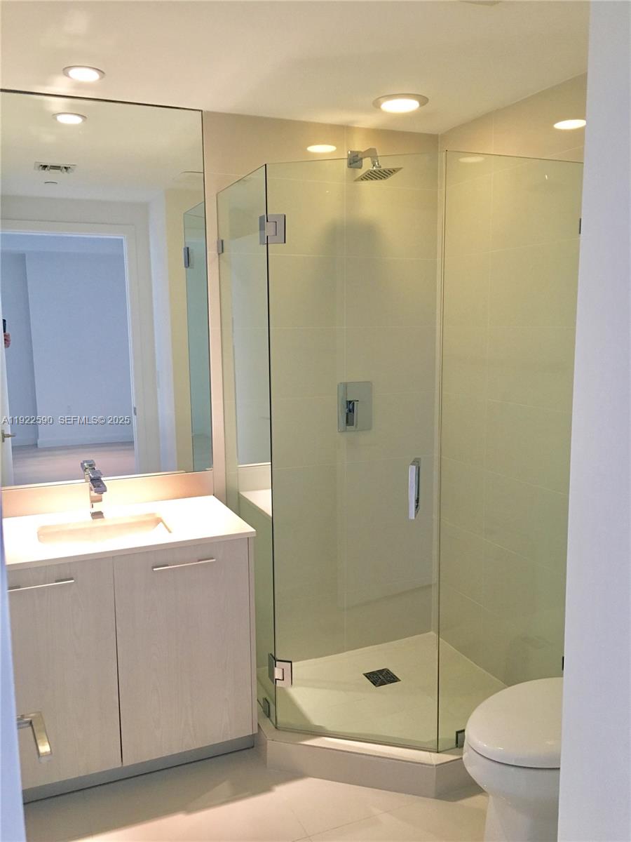 55 SW 9th St #4005, Miami FL 33130