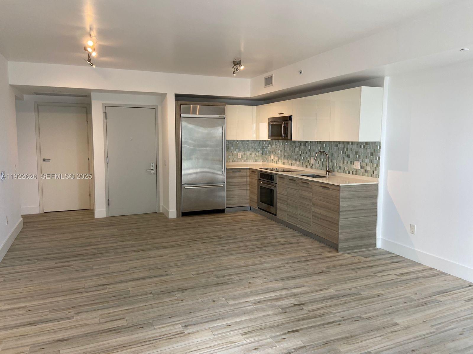 1300 Brickell Bay Dr #2203, Miami FL 33131