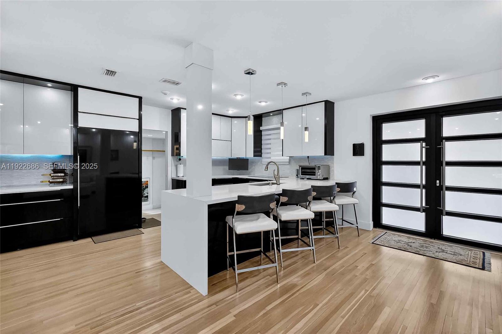 7724 Hawthorne Ave, Miami Beach FL 33141