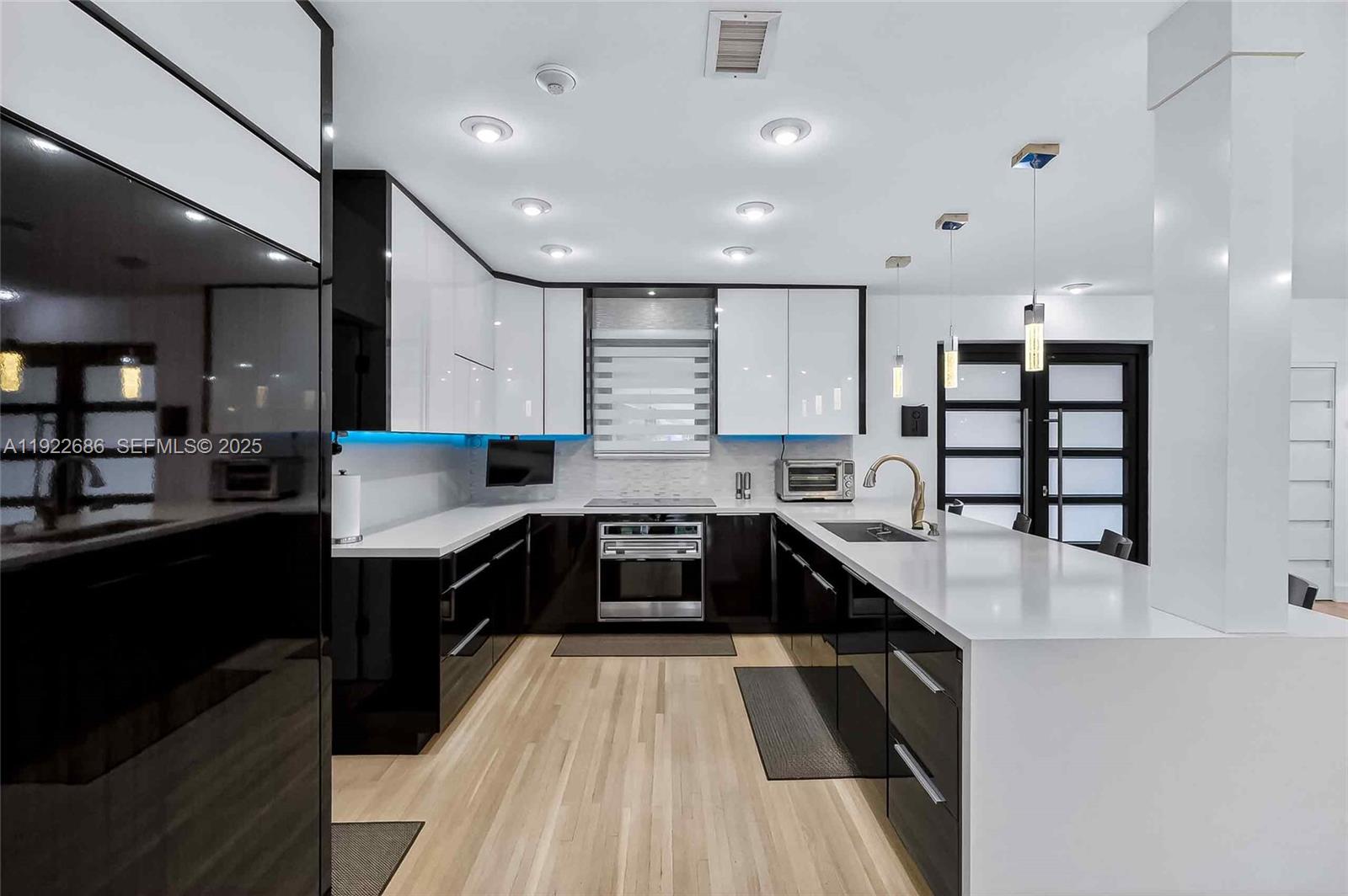 7724 Hawthorne Ave, Miami Beach FL 33141