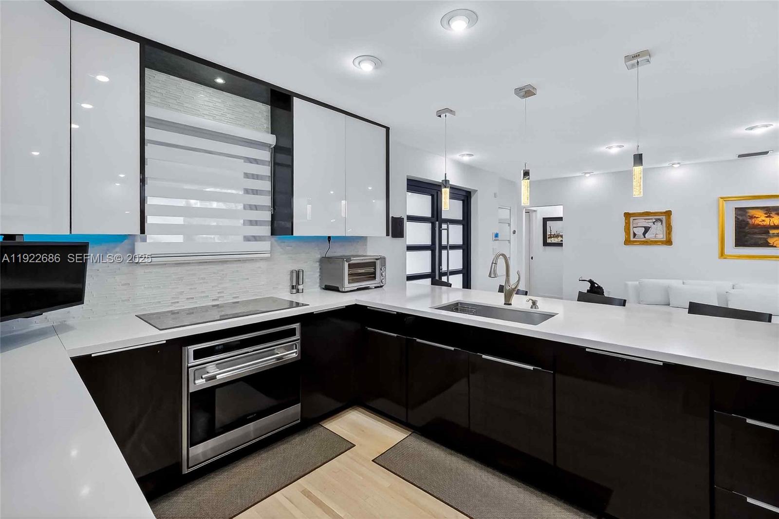 7724 Hawthorne Ave, Miami Beach FL 33141