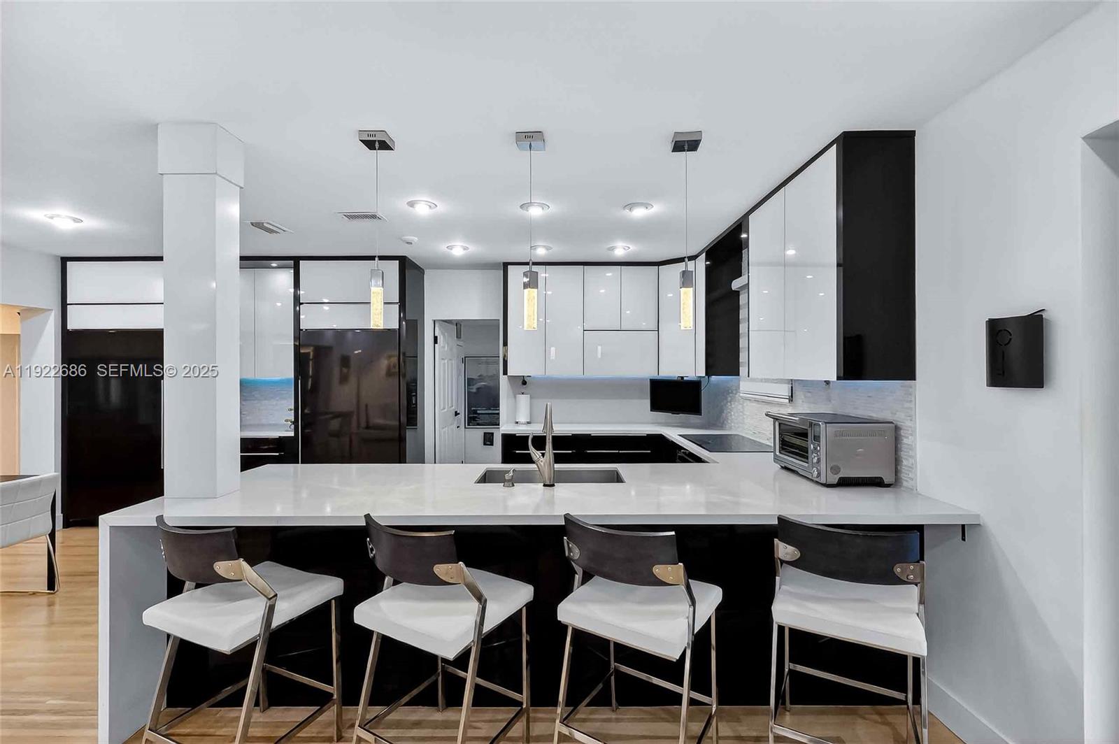 7724 Hawthorne Ave, Miami Beach FL 33141